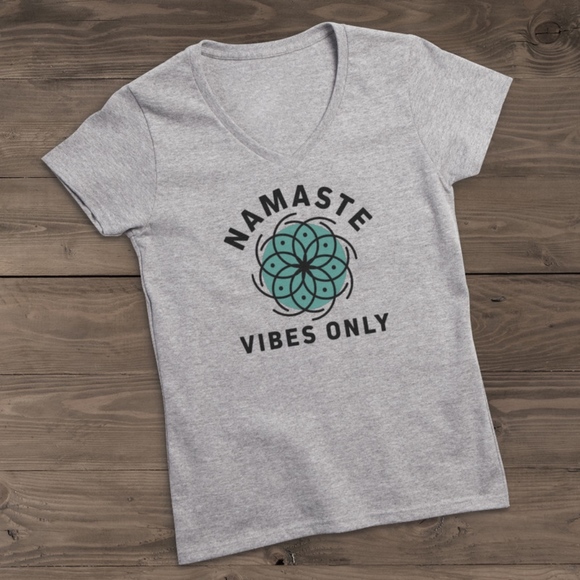 Yoga Namaste Vibes Only Quote Gray V Neck T-Shirt - Picture 1 of 1